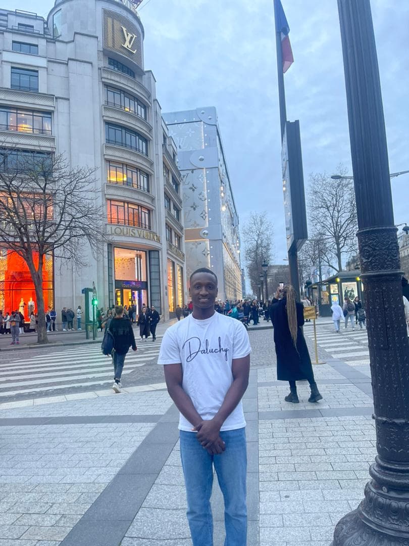 Divine in Paris